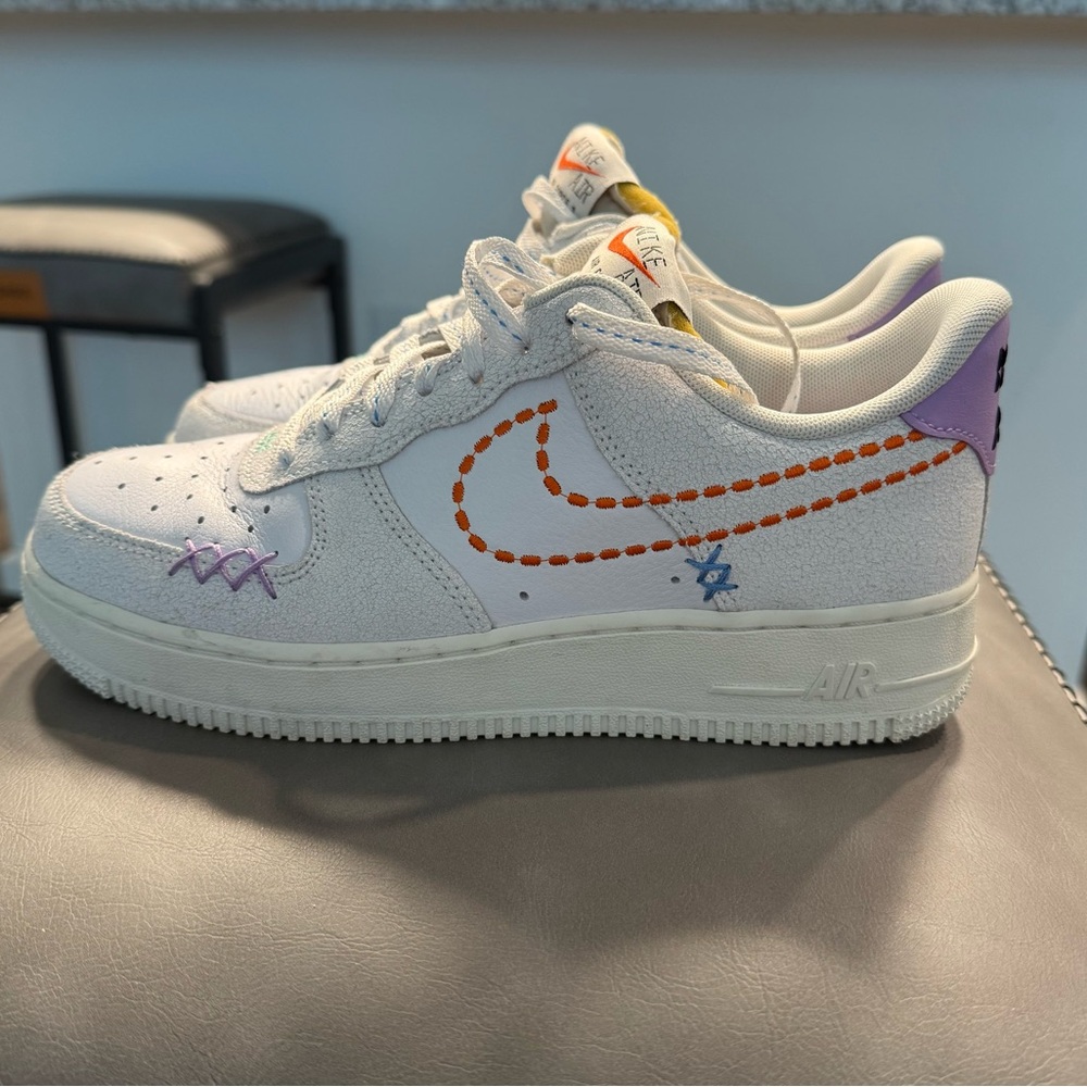 Nike Air Force 1 Low '07 SE White and Orange Sneakers Classic Design